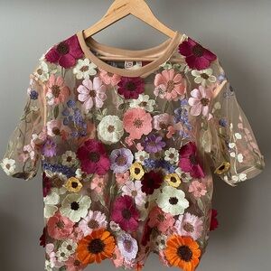 Dolan appliqué sheet tee shirt size large